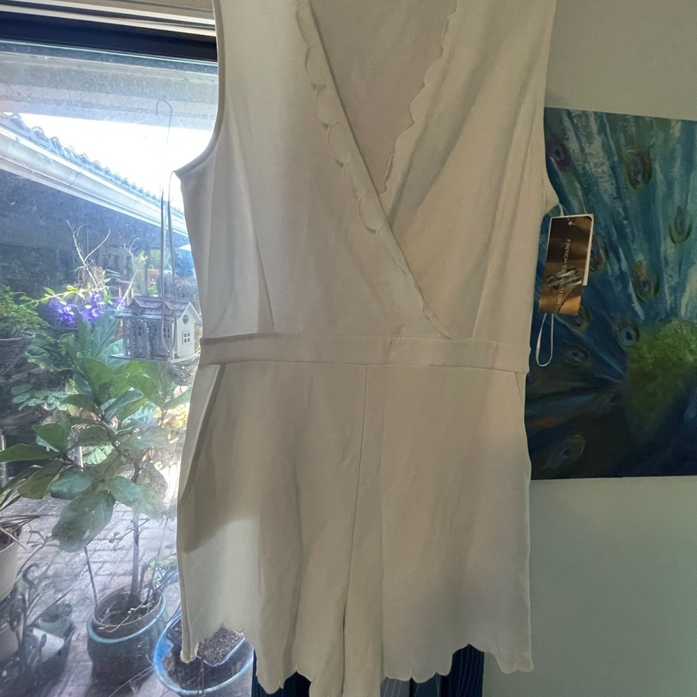 French Connection White Scalloped Trim Sleeveless Top